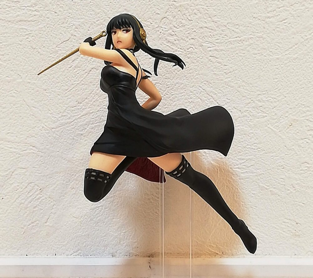 ★ヴィンテージスタンド★　フィギュアなどを飾る台にどうぞ 簡単・高コスパ】百均ドールスタンドでフィギュアを浮かせて飾